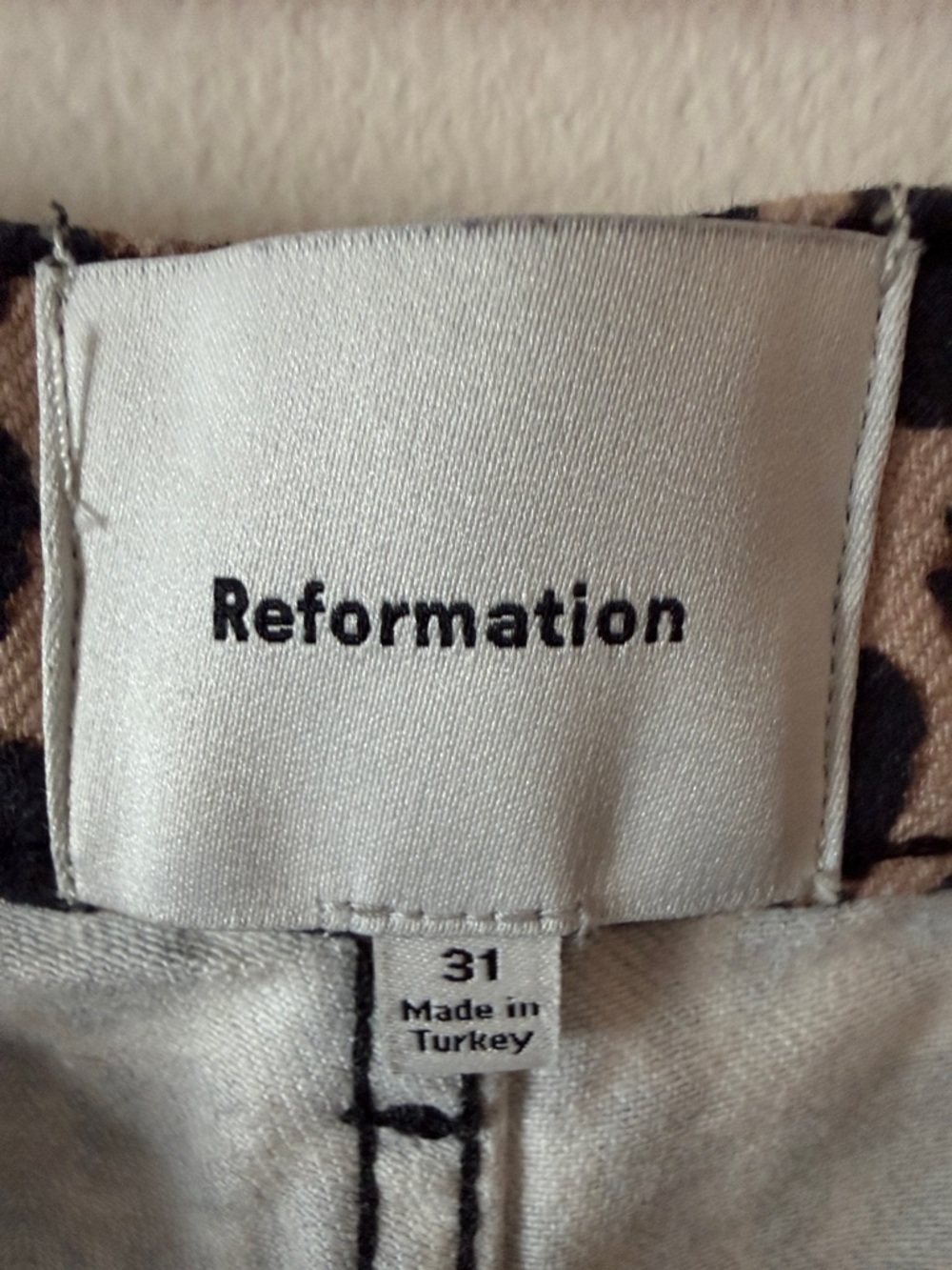 Reformation Cary Leopard Print High Rise Slouchy Straight Leg Jeans Size 31 - Picture 6 of 7